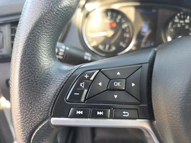 Used 2020 Silver Nissan S image 18