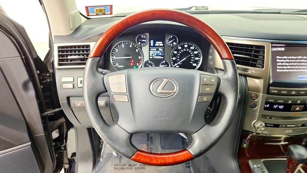 Used 2013 Black Onyx Lexus 4WD 4dr w/ Luxury Package, Mark Levinson & Rear Entertainment image 14