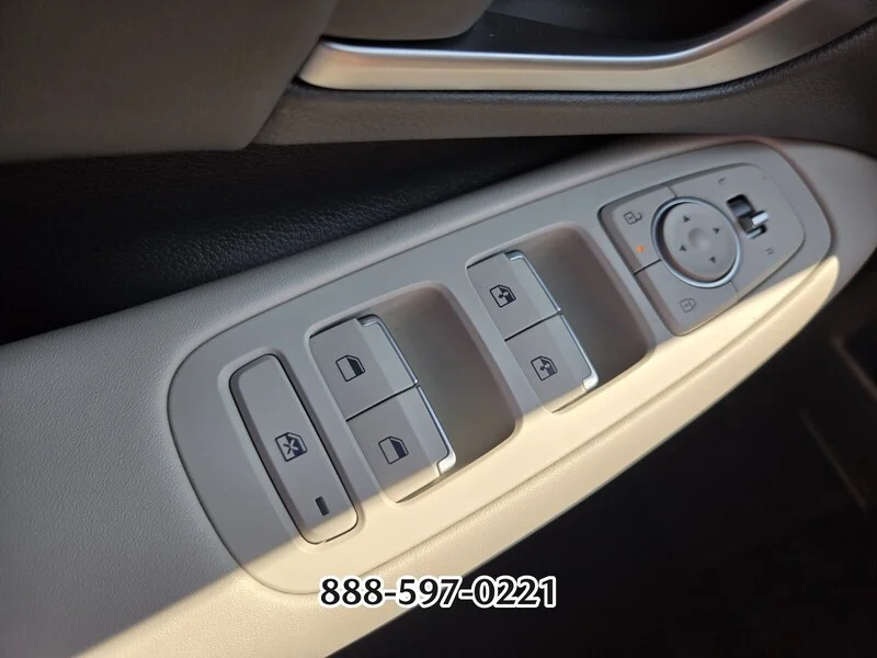 Used 2025 Silver HYUNDAI SEL image 32