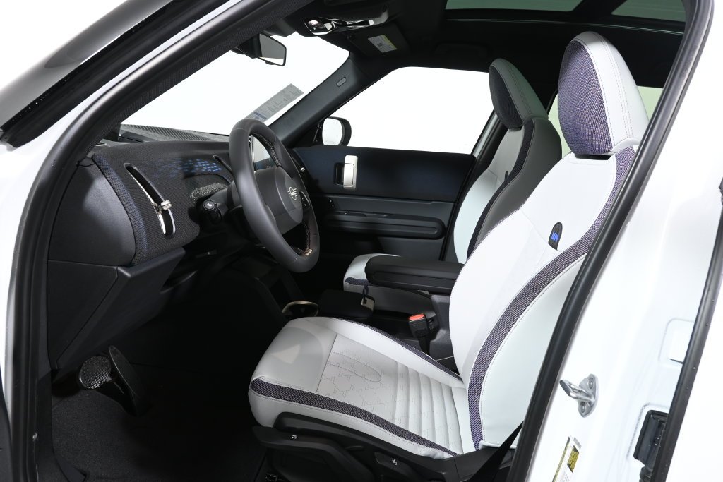 Used 2026 White MINI  image 3