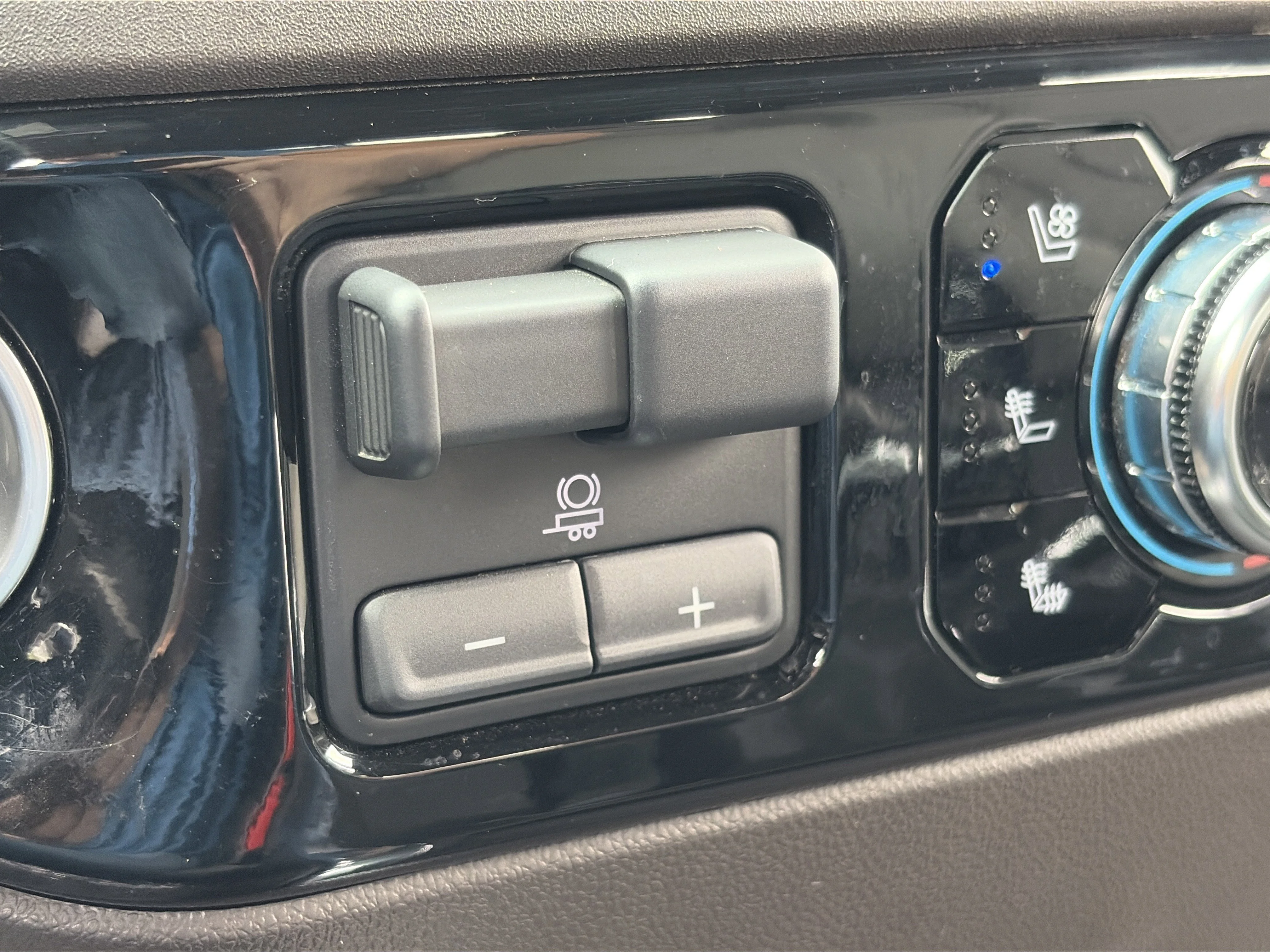 2024 GMC Sierra 1500 SLT - Photo 9