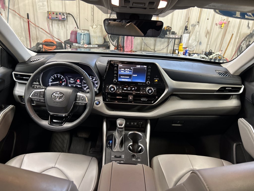 Used 2021  Toyota XLE image 17