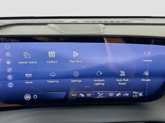 Used 2025 White Frost Tricoat Buick Avenir image 16