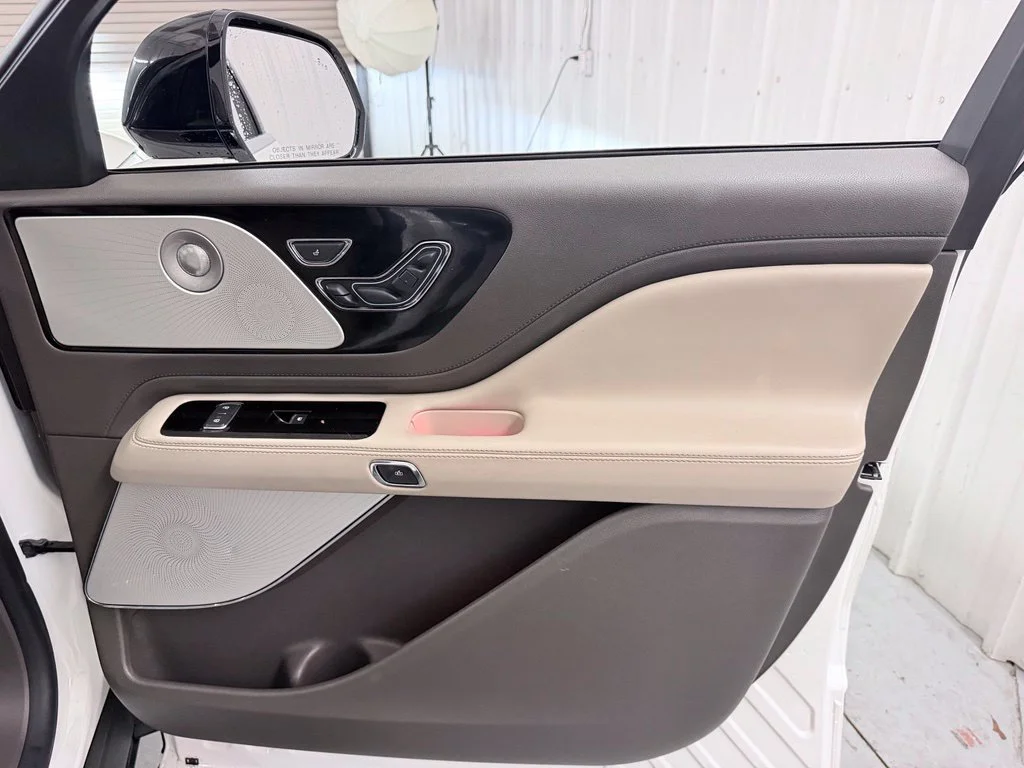 Used 2020 White Lincoln Reserve image 47