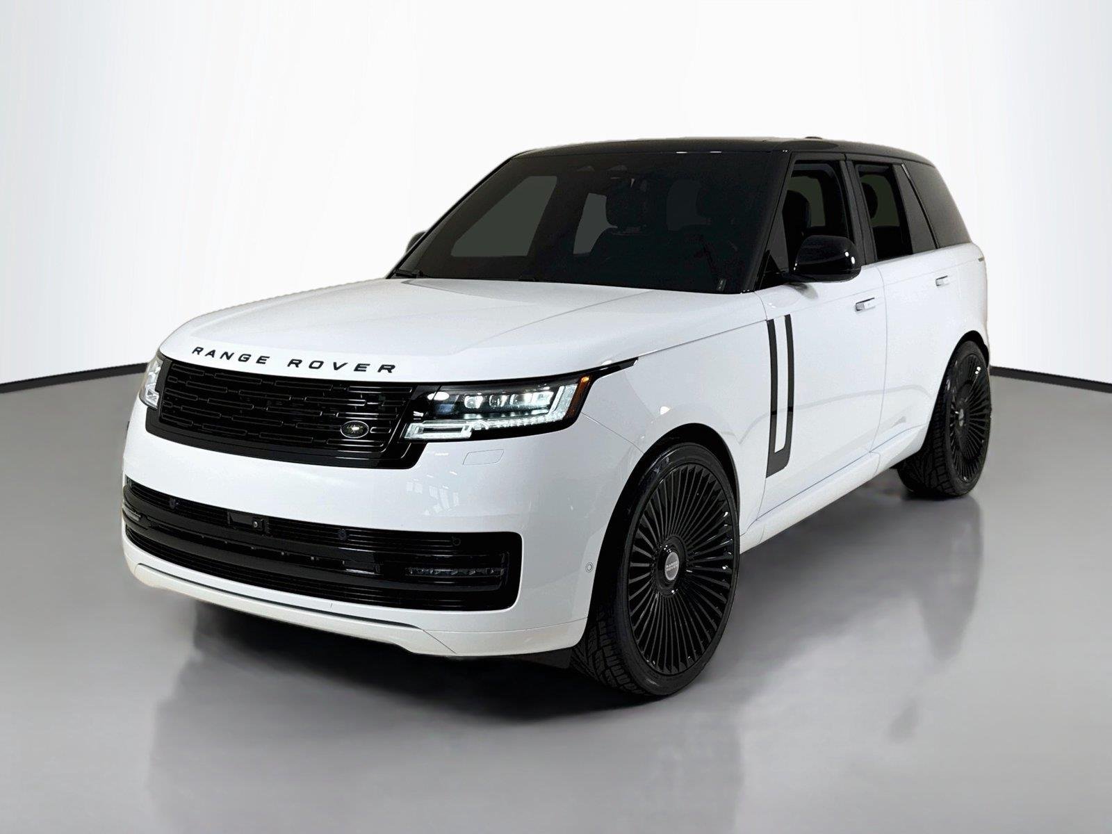 Used 2025 Fuji White Land Rover SE | 24
