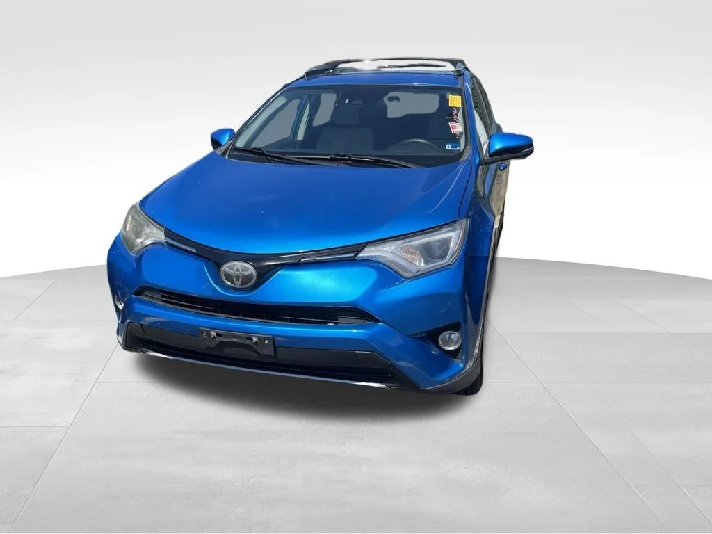 Used 2018 Blue Toyota XLE image 5
