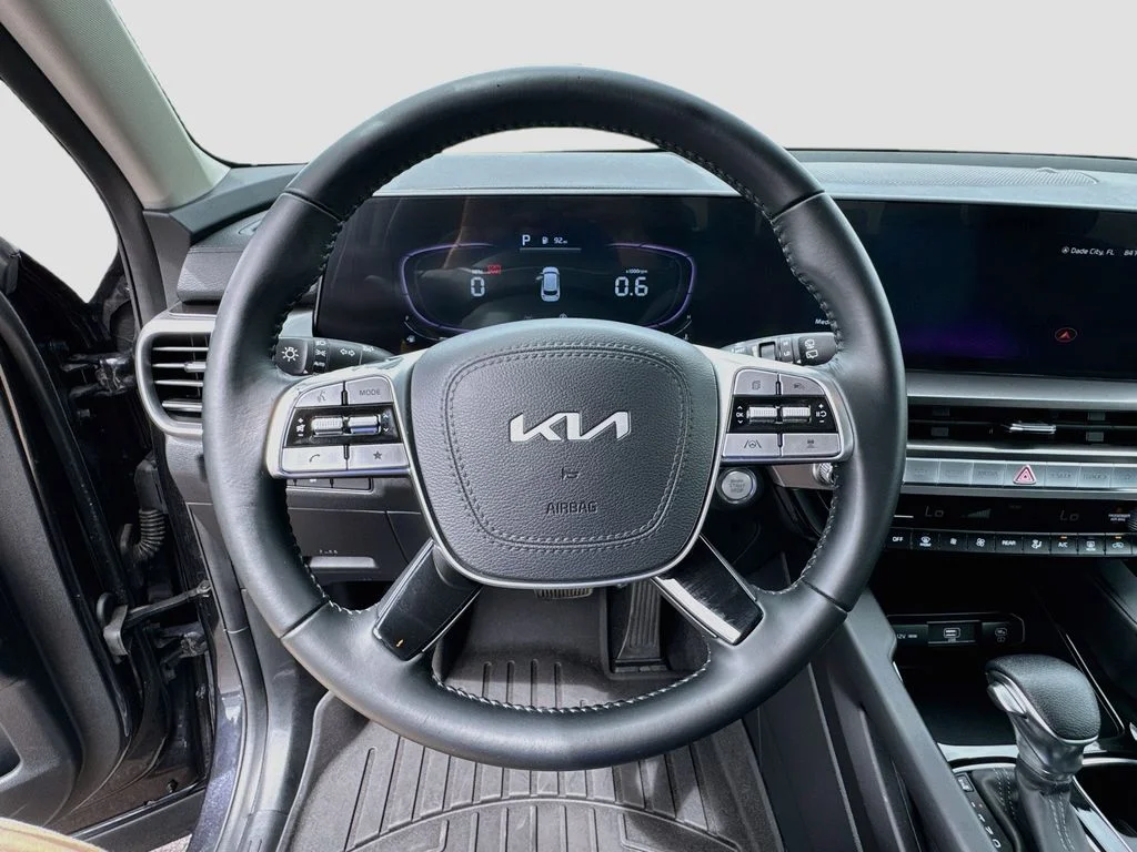 Certified Used 2025 Gray Kia LX image 11