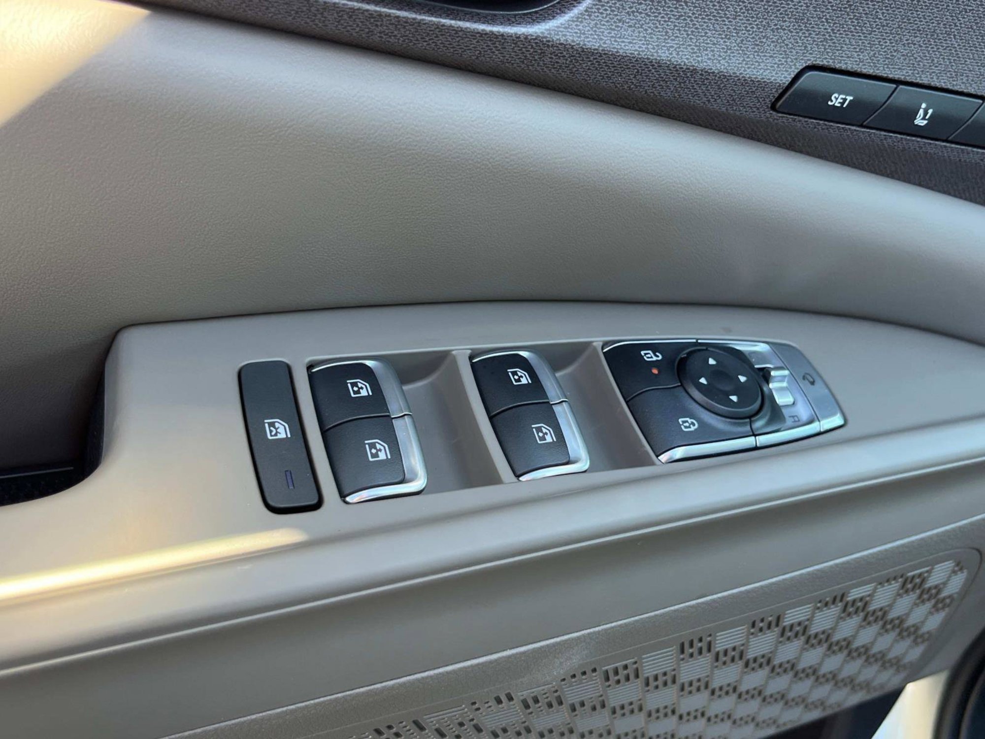 New 2026 Ivory Silver Kia EX image 26