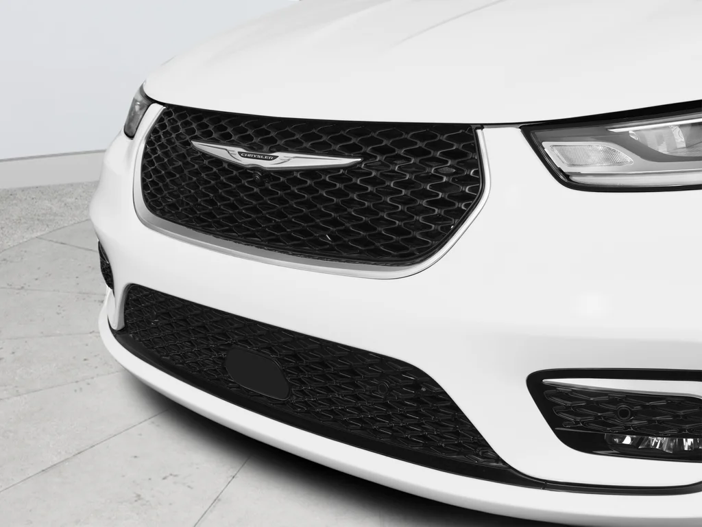 Used 2024 White Chrysler Limited image 59
