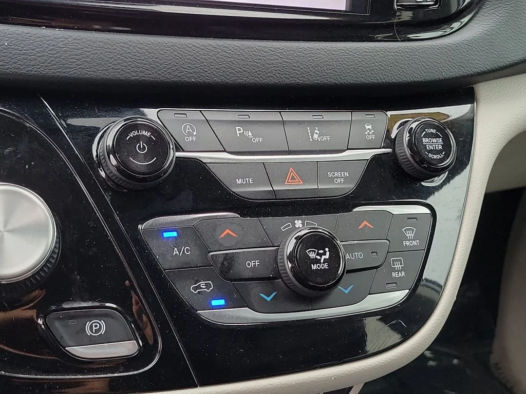 Used 2023 White Chrysler Touring L image 30