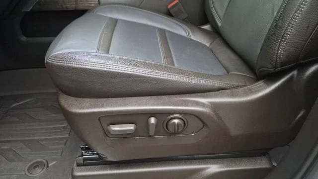 Used 2022 White Frost Tricoat GMC Denali image 15