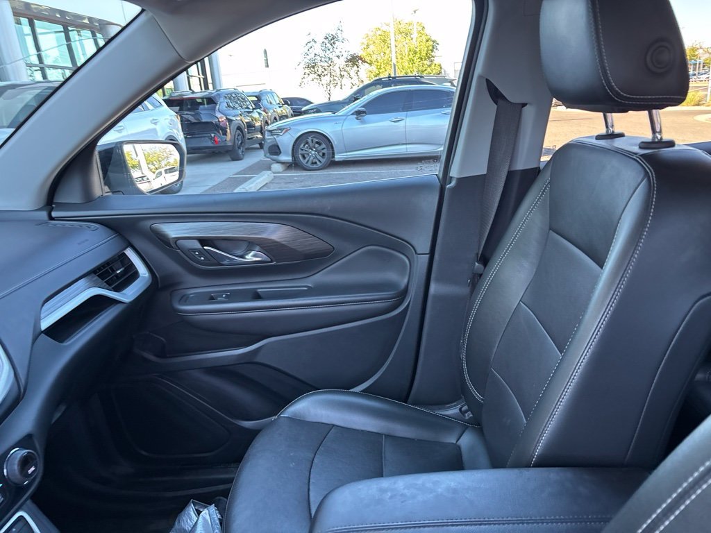 Used 2022 White GMC SLT image 25