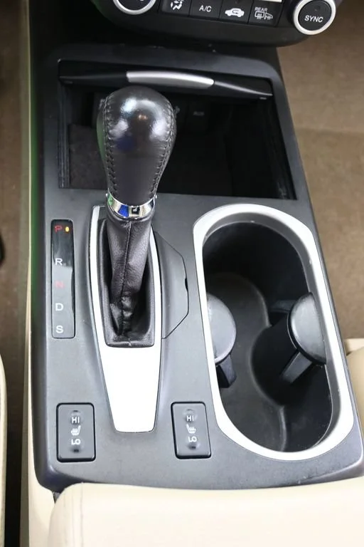 Used 2018  Acura Technology Package image 17