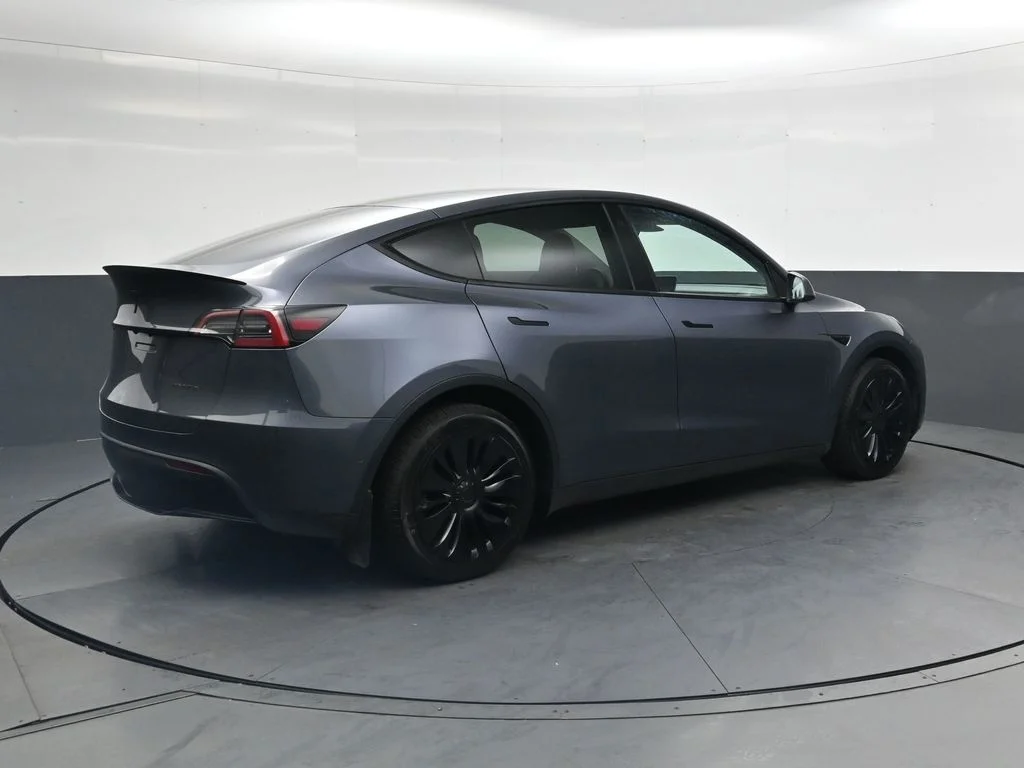 Used 2022  Tesla Long Range image 5