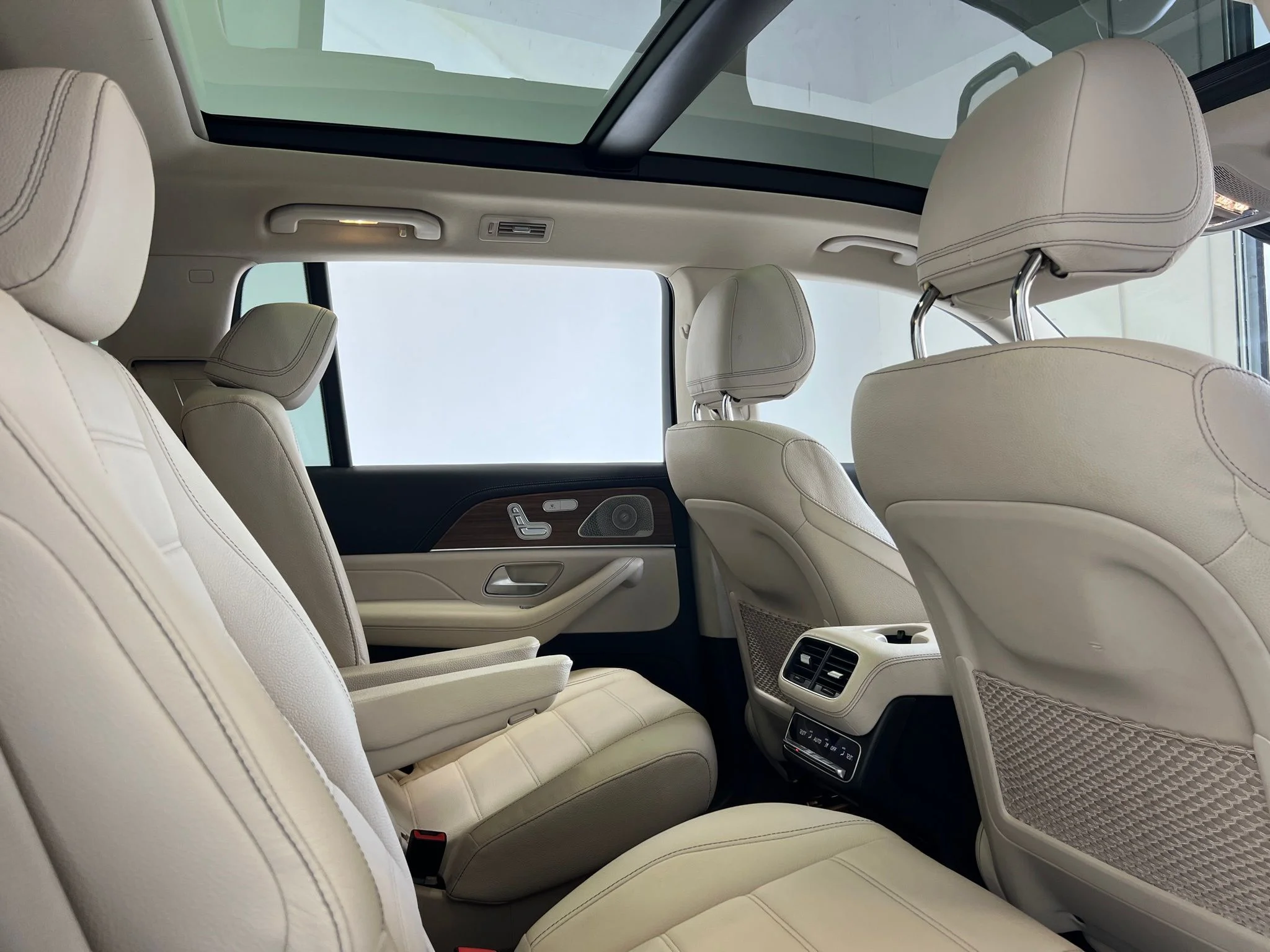 Used 2023 Gray Mercedes-Benz GLS 580 image 25