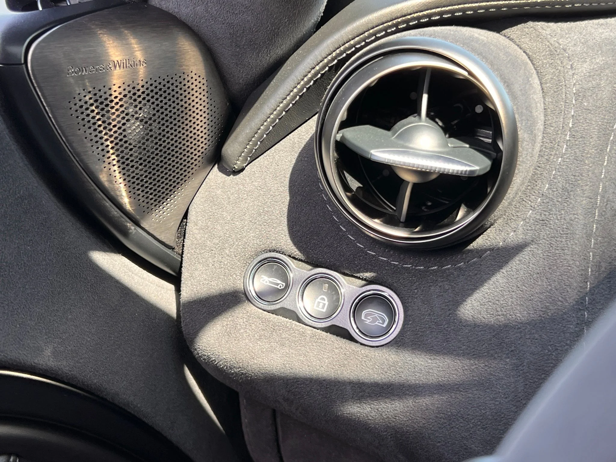 Used 2018 Blue McLaren Performance image 37