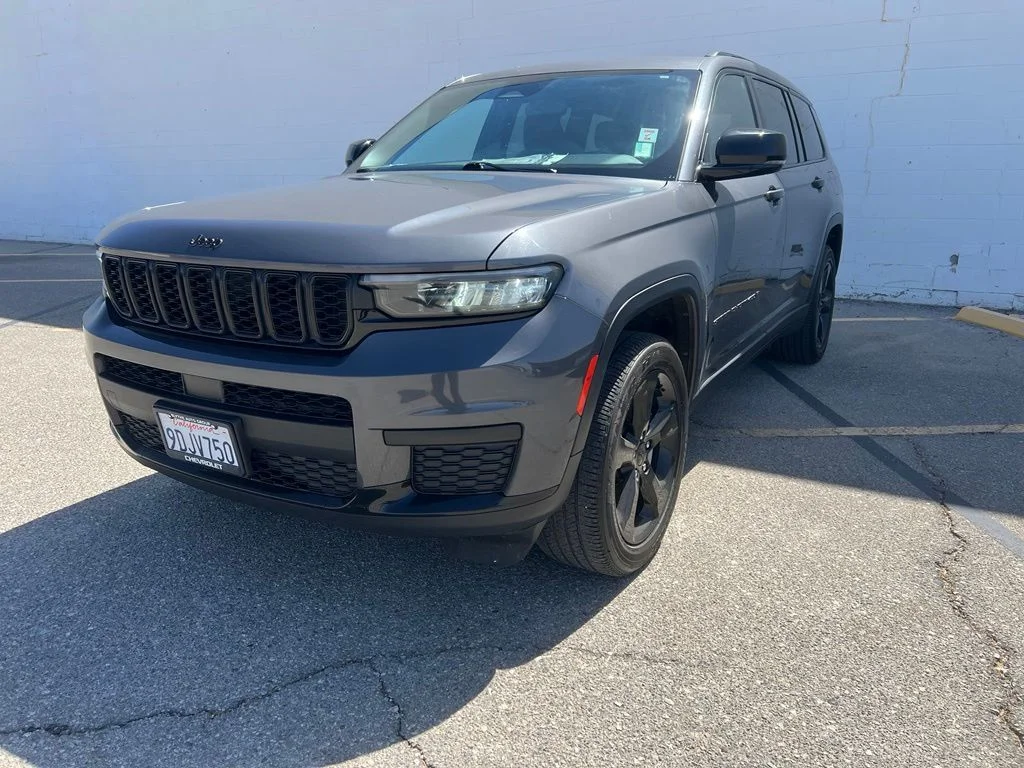 Used 2023 Metallic Jeep Altitude image 1
