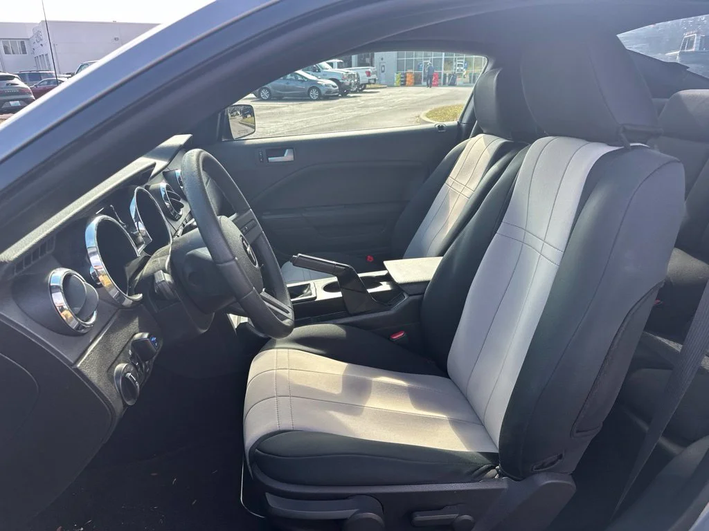 Used 2009 Gray Ford V6 image 16