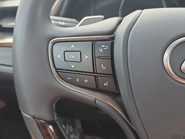 Used 2019 White Pearl Lexus 350 Luxury image 17