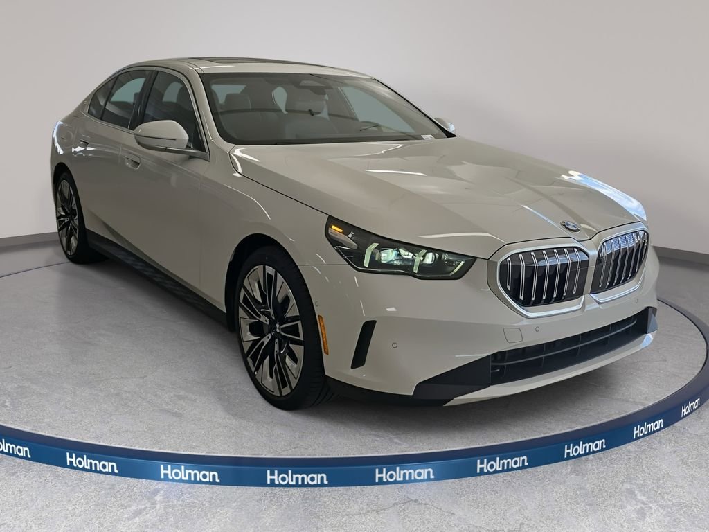 New 2026 Alpine White BMW 530i image 3