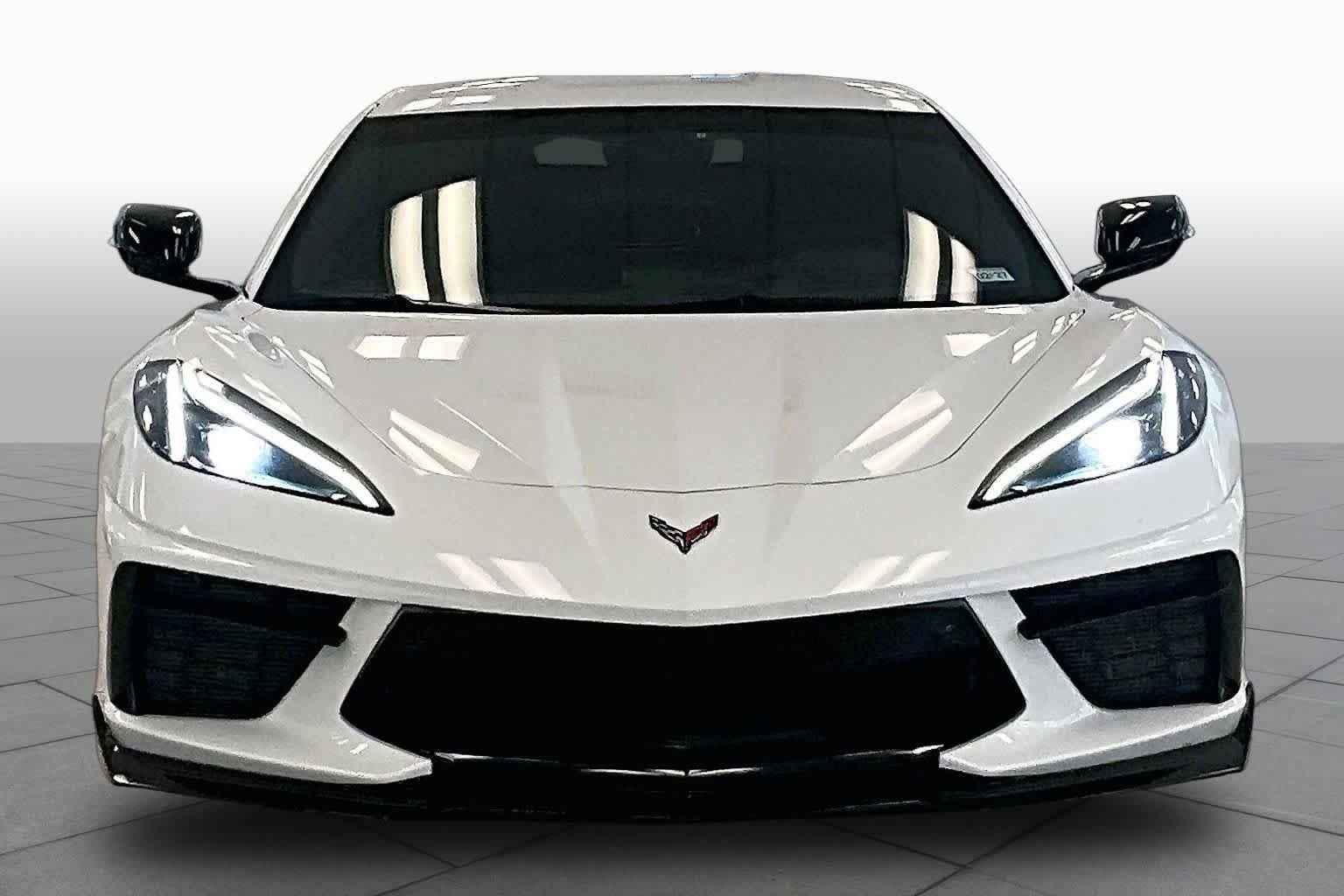Used 2021 Arctic White Chevrolet 2LT image 3