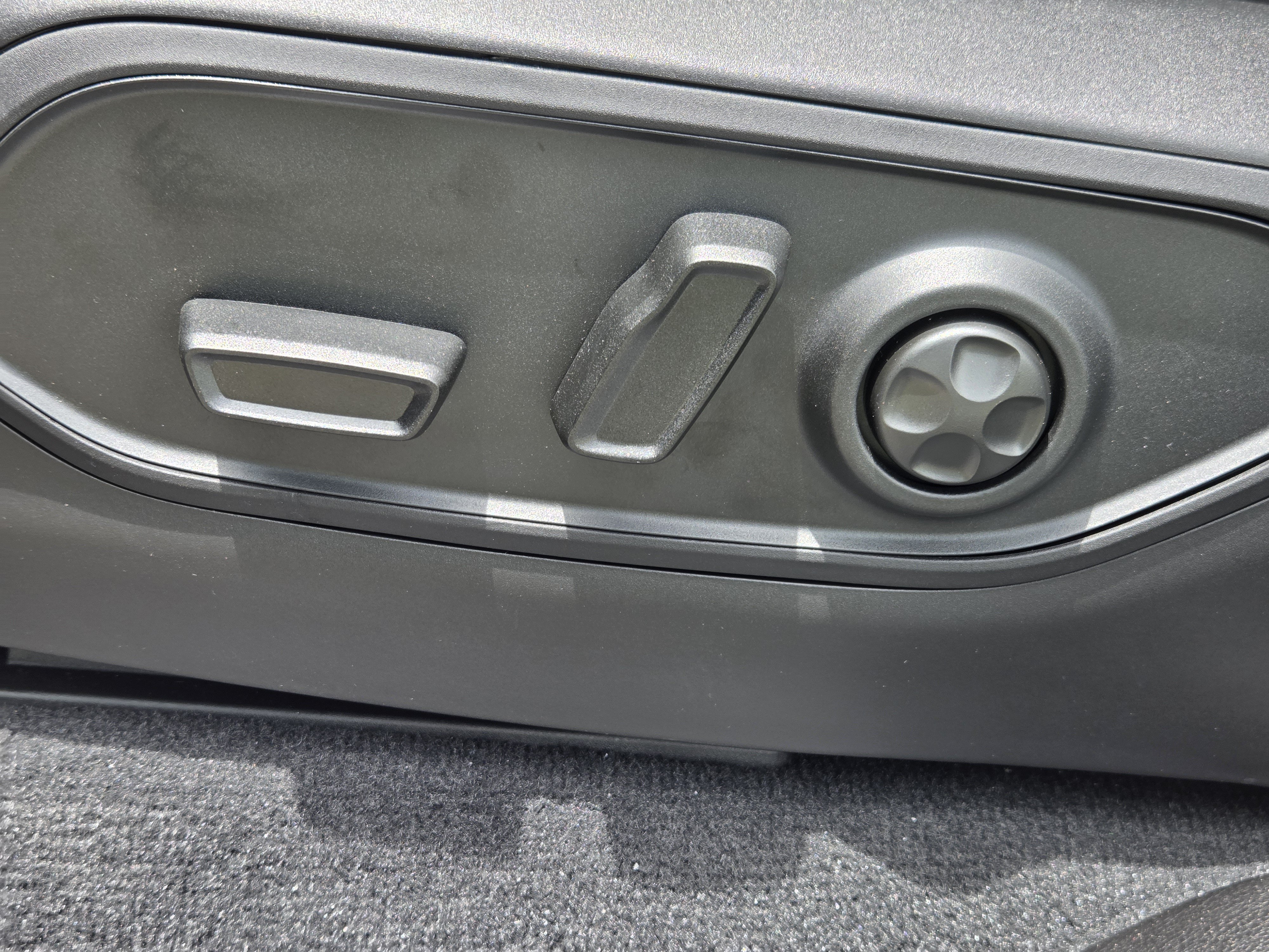 New 2026 Silver Zynith Jeep Laredo Altitude image 20