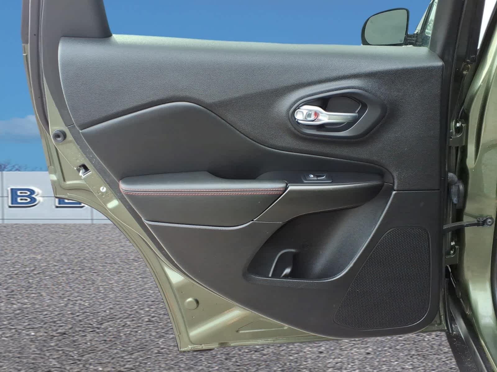 Used 2021 Olive Green Pearlcoat Jeep Trailhawk image 27
