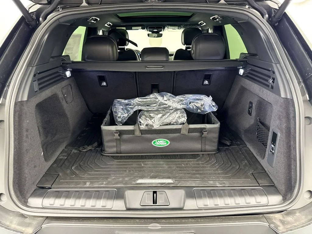 New 2026 Carpathian Grey Land Rover SE image 28