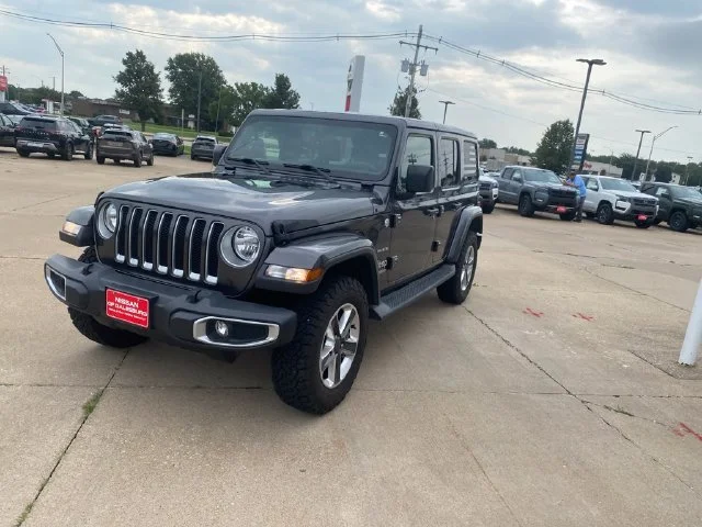 Used 2019 Granite Crystal Clearcoat Metallic Jeep Unlimited Sahara image 5