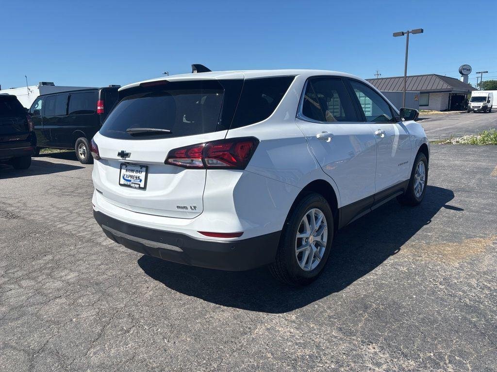 Used 2024 Summit White Chevrolet LT image 7
