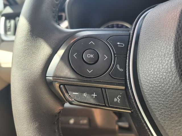 Used 2020  Toyota XLE Premium image 28