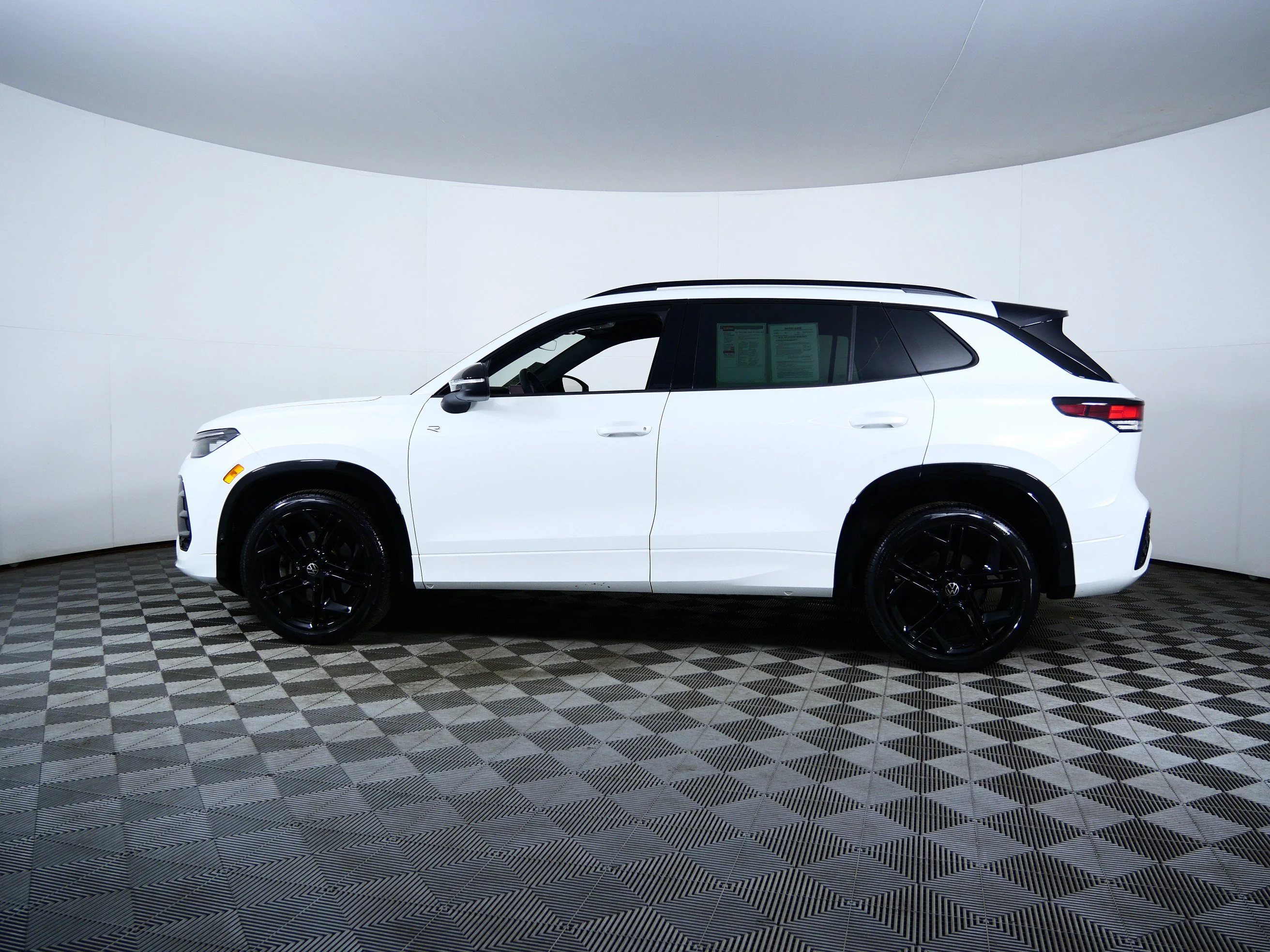 Certified Used 2025 OPAL WHITE PEAR Volkswagen SE R-Line Black image 4