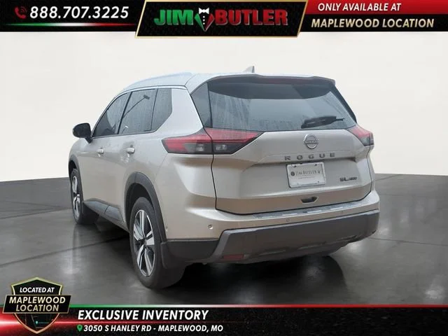 Used 2025 Silver Nissan SL Intelligent AWD image 2