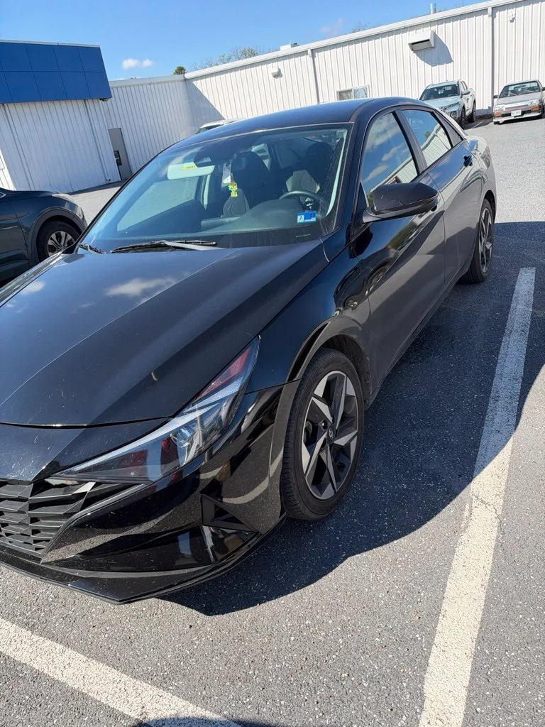 Used 2023 Black Hyundai SEL image 9