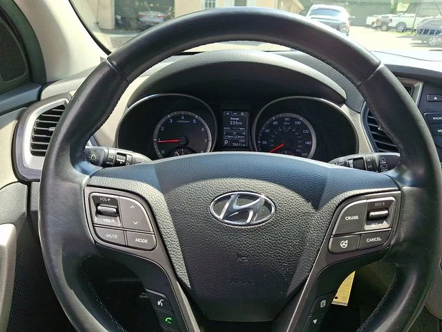 Used 2013 White Hyundai Base image 23