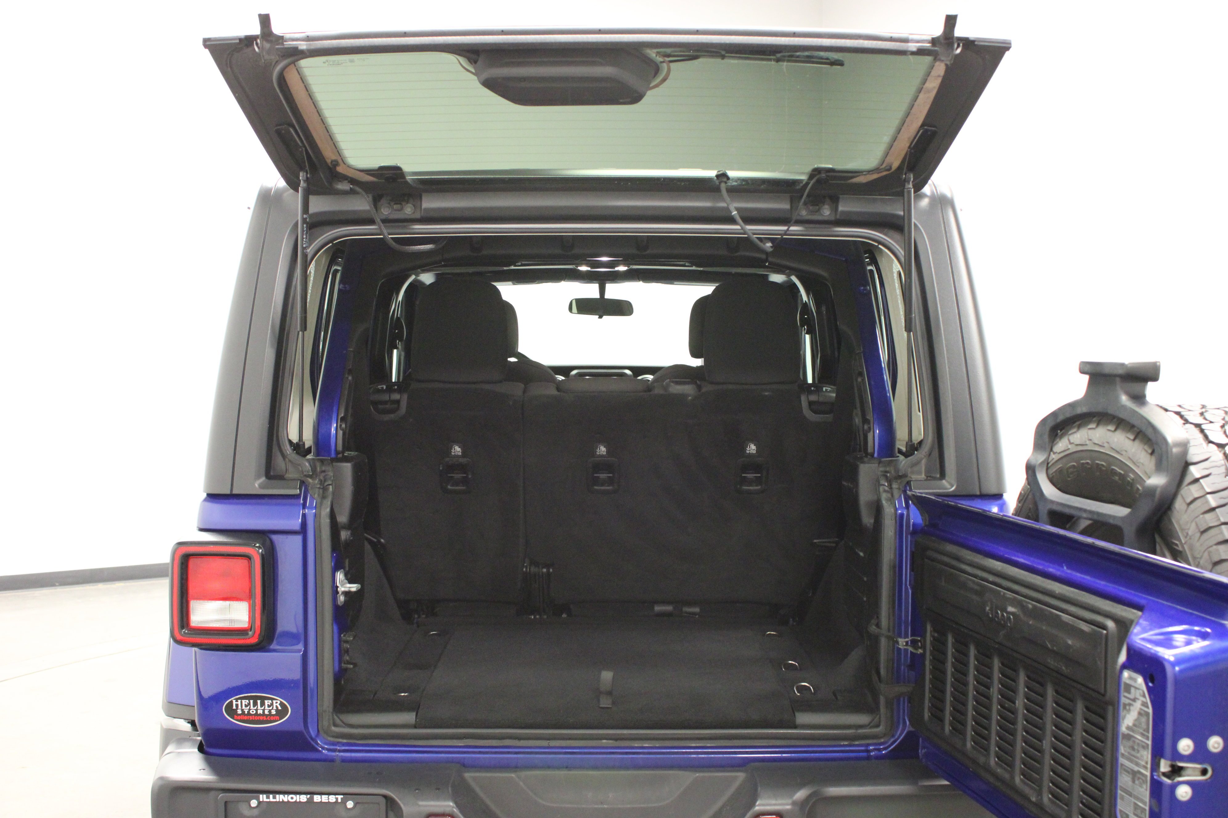 Used 2019 Ocean Blue Metallic Clearcoat Jeep Sahara image 14