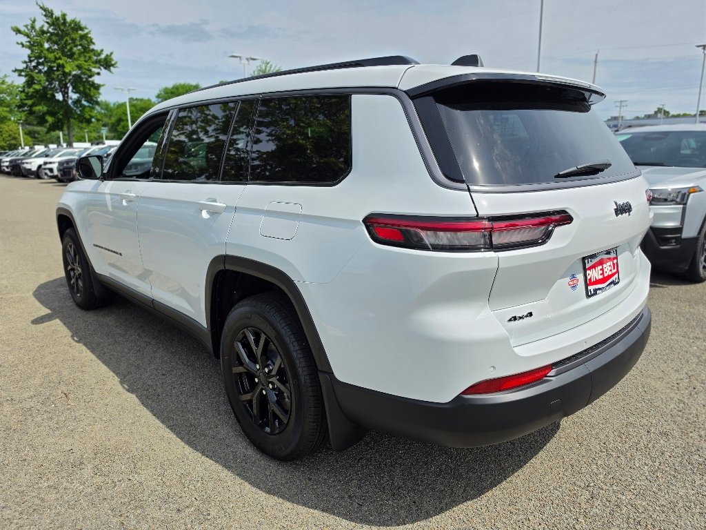 New 2026 Bright White Clear-Coat Exterior Paint Jeep Altitude image 9