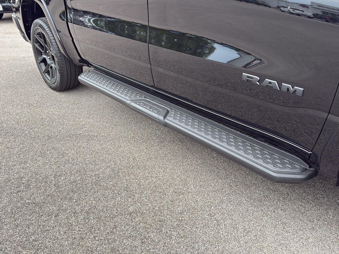 New 2026 Diamond Black Crystal Pearl-Coat Exterior Paint RAM Laramie image 25