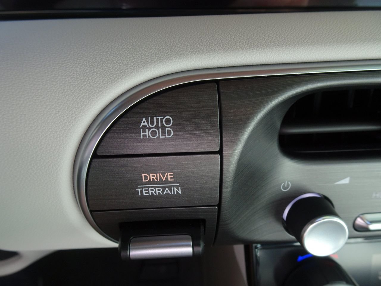 New 2027 Silver Hyundai SEL 7P image 20