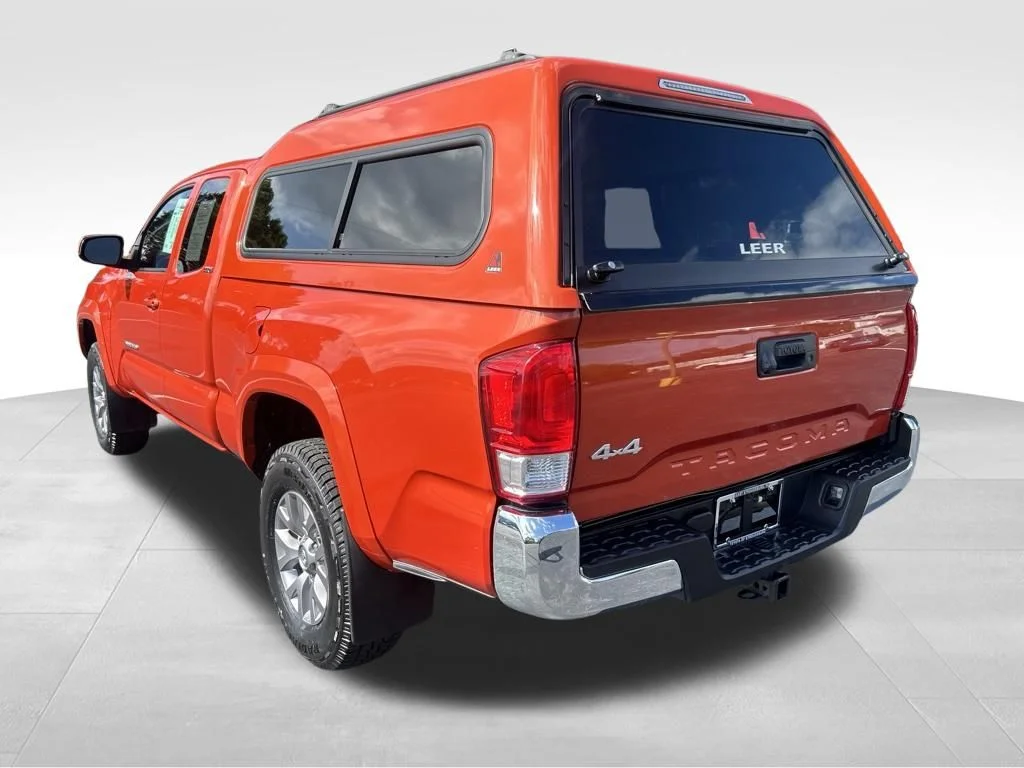 Used 2016 Red Toyota SR5 image 3