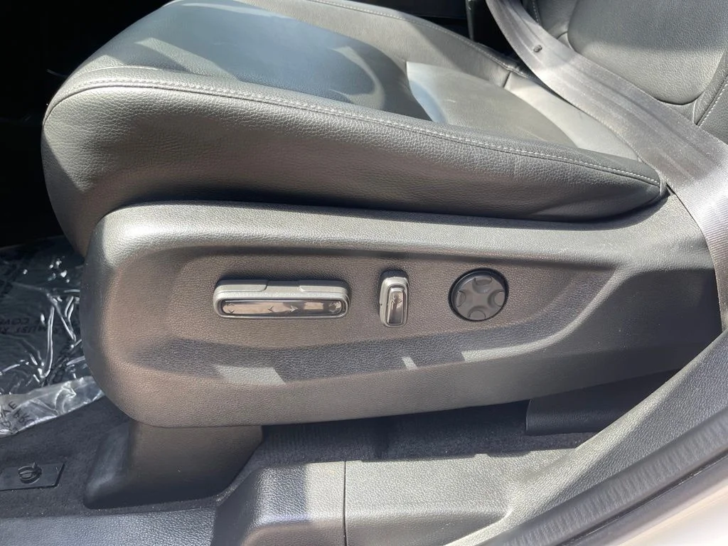 Used 2023 White Honda Touring image 15