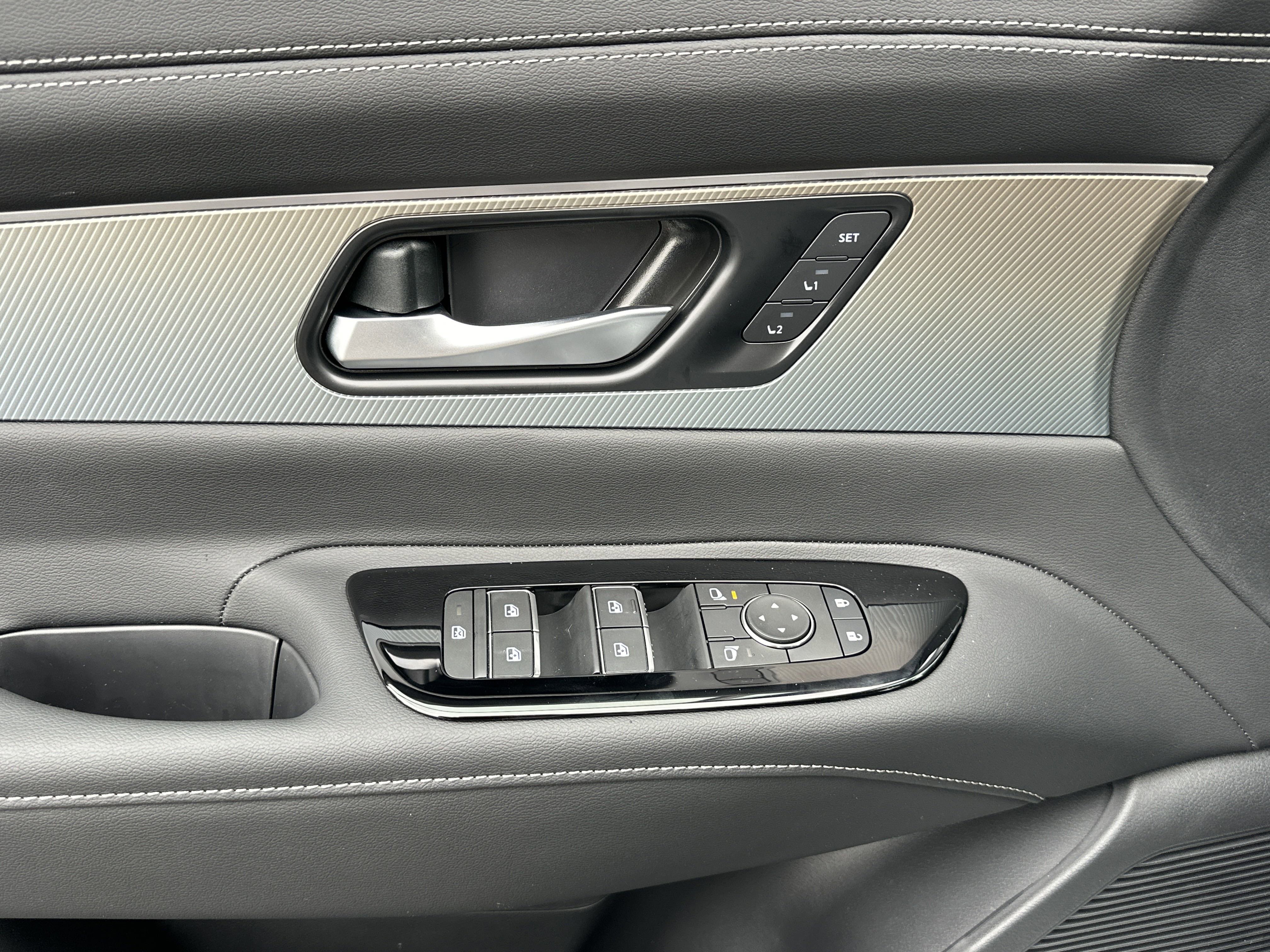 2025 Nissan Murano SL - Photo 12