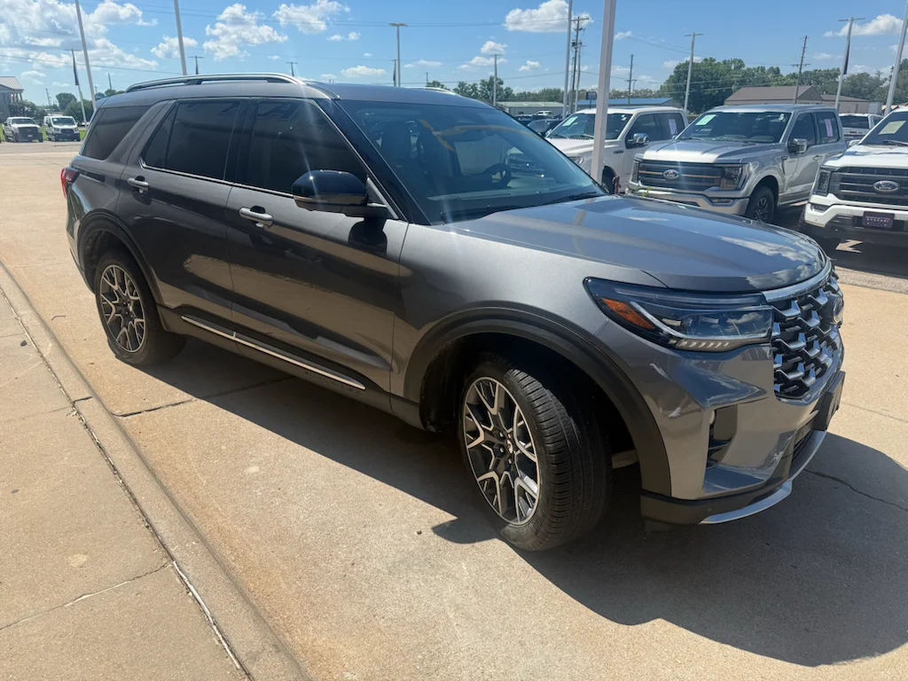 Used 2025 Carbonized Gray Metallic Ford Platinum image 5