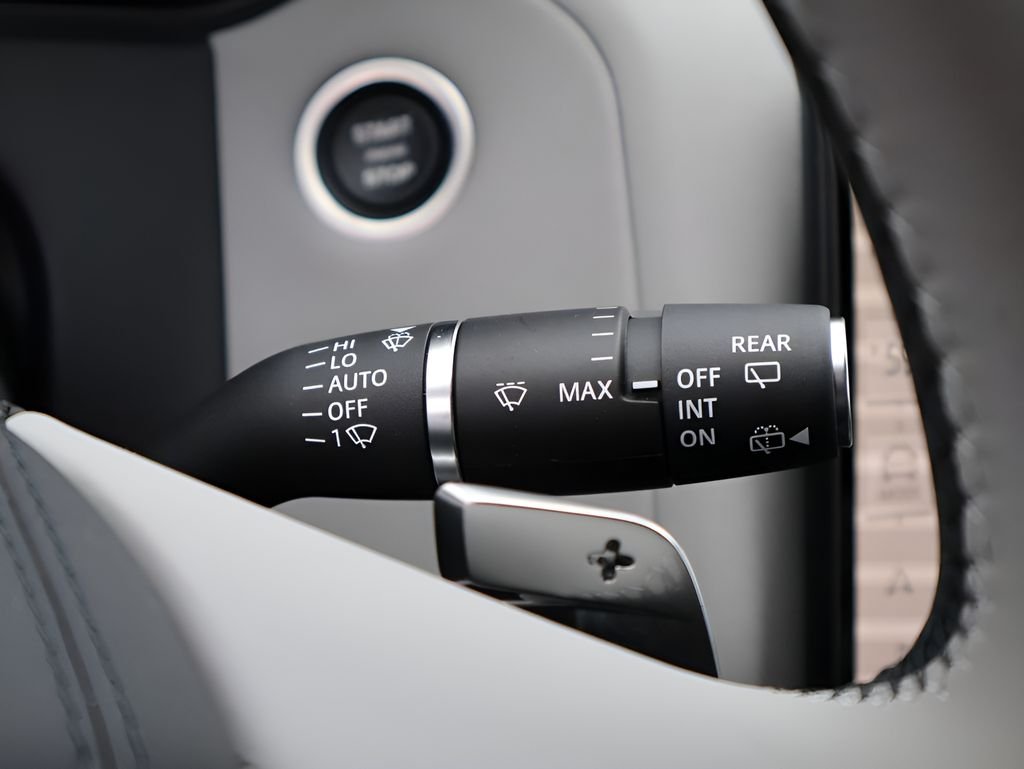 New 2026 Fuji White Land Rover  image 33