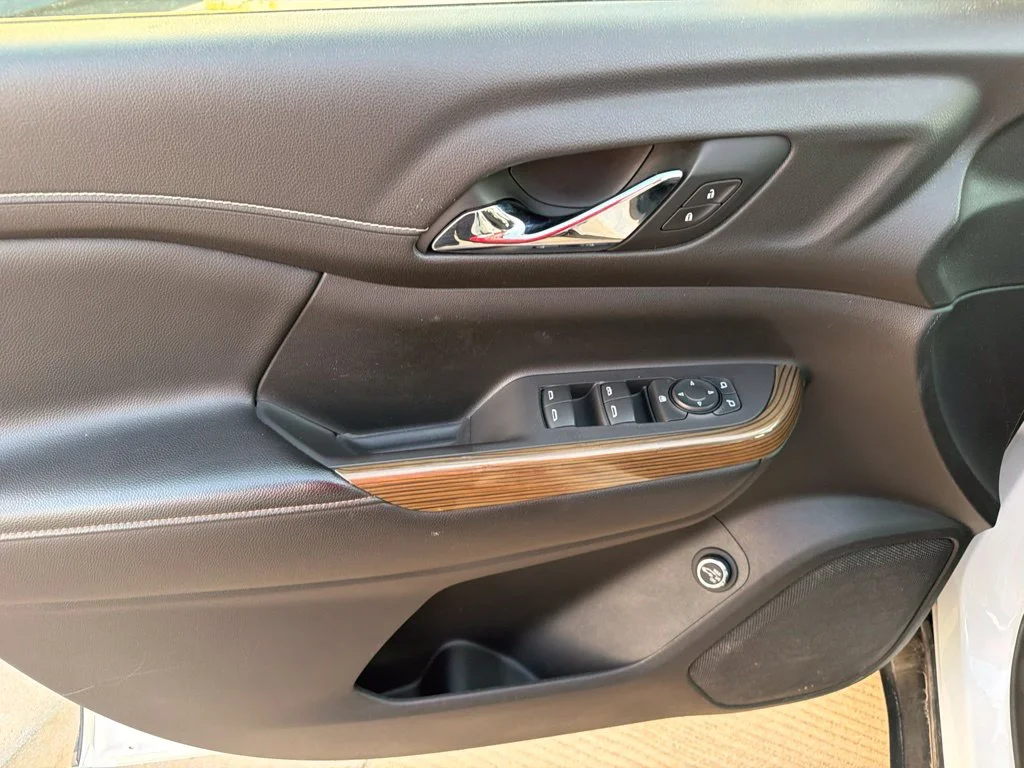 Used 2020 White GMC SLE image 7