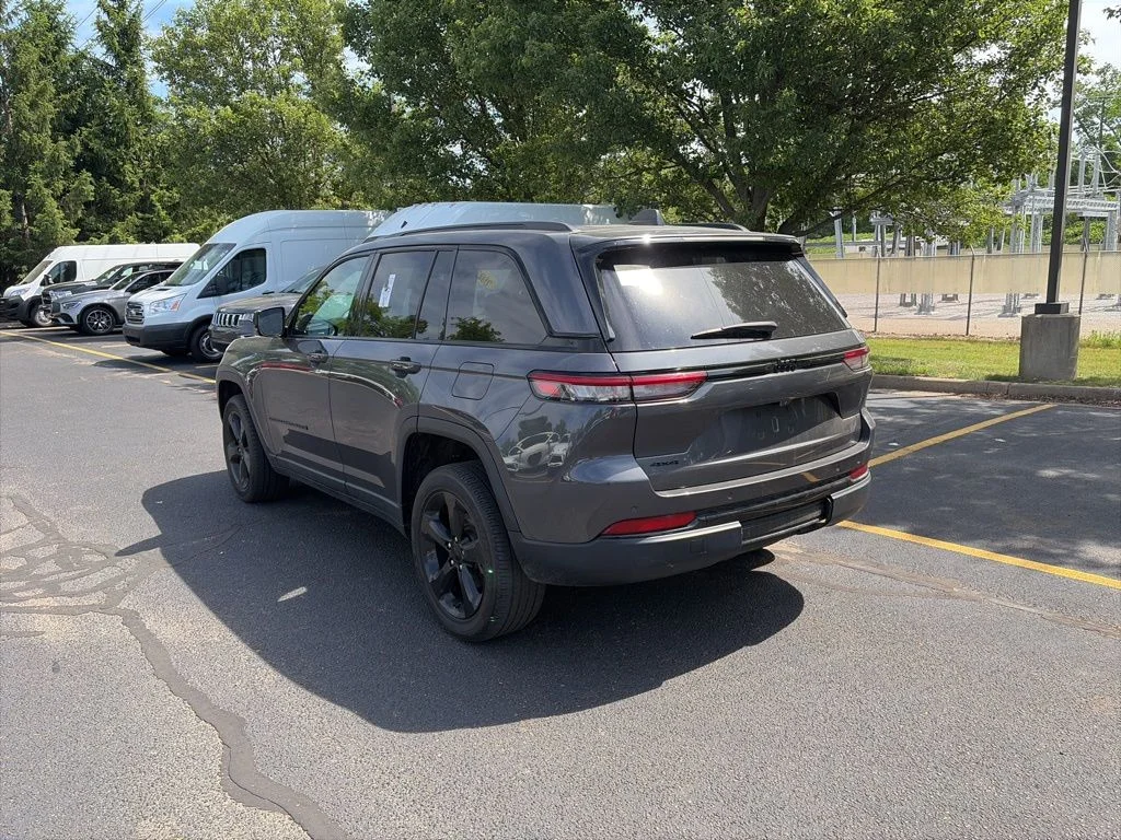 Used 2023 Gray Jeep Altitude X image 6