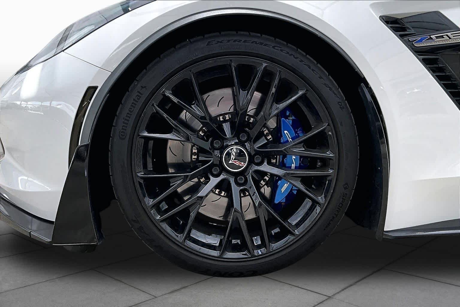 Used 2015 Arctic White Chevrolet Z06 2LZ image 11