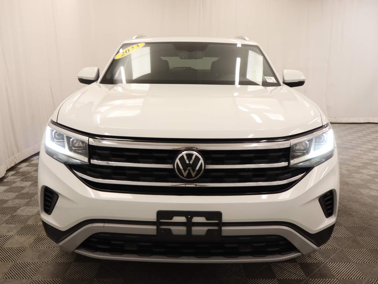 Certified Used 2023 Pure White Volkswagen V6 SE image 5
