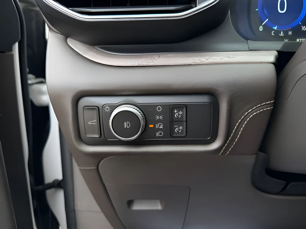 Used 2020 White Ford Platinum image 10