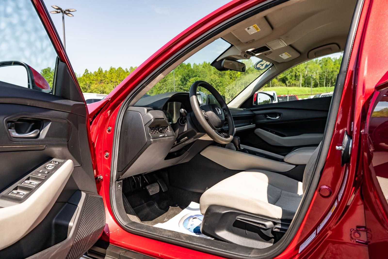 Certified Used 2025  Honda LX image 17